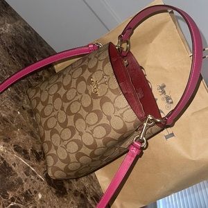 COACH HANDBAG BRAND NEW!!